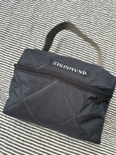 Indlæs billede til gallerivisning Toilet/makeuptaske i farven charcoal.