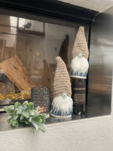 Indlæs billede til gallerivisning Håndlavet “Gnom” i blå velour og med hjemmestrikket hue.(1 stk.)