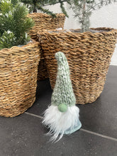 Indlæs billede til gallerivisning ❤️Håndlavet “”Gnom” i meleret blå og med hjemmestrikket hue.