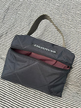 Indlæs billede til gallerivisning Toilet/makeuptaske i farven charcoal.
