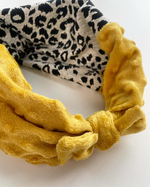 Pandebånd i gul fake fur med leo stretch.
