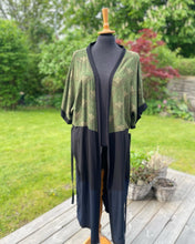 Indlæs billede til gallerivisning Kimono i mørke nuancer med fugle (xs-m).