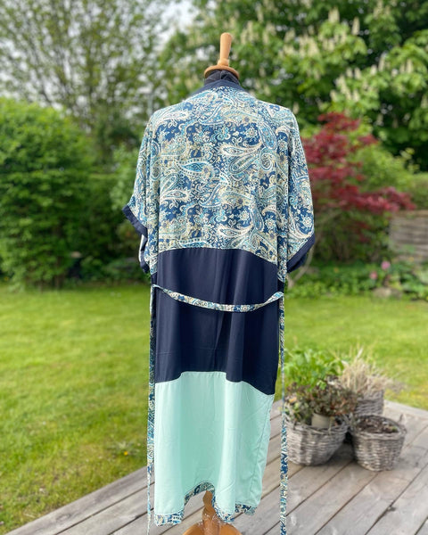 Strand Kimono i blålige nuancer (str.xs/m).
