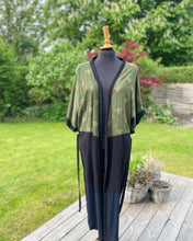 Indlæs billede til gallerivisning Kimono i mørke nuancer med fugle (xs-m).