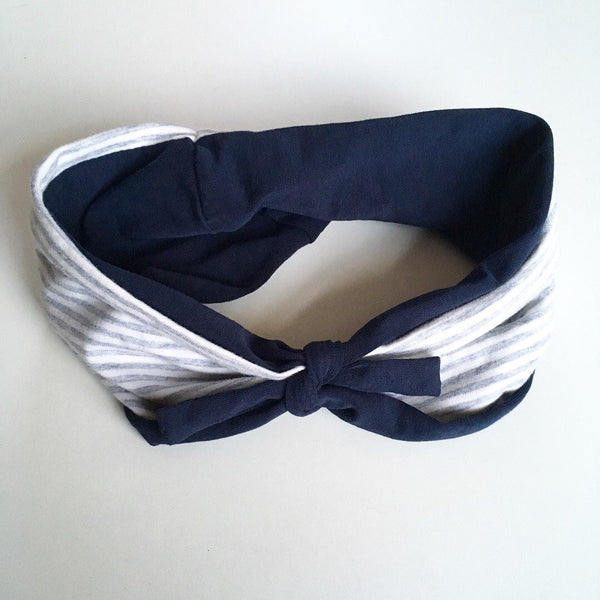 Pandebånd i Grå og hvid striber med blåt jersey - TrikkerDesign