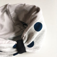 Indlæs billede til gallerivisning Pandebånd i tykt Isoli med store prikker - TrikkerDesign