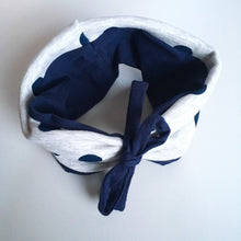 Indlæs billede til gallerivisning Pandebånd med prikker og blå jersey - TrikkerDesign