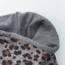 Indlæs billede til gallerivisning Unika Halsedisse med dyreprint og grå jersey. - TrikkerDesign