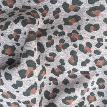 Indlæs billede til gallerivisning Unika Halsedisse med dyreprint og grå jersey. - TrikkerDesign