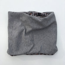Indlæs billede til gallerivisning Unika Halsedisse med dyreprint og grå jersey. - TrikkerDesign