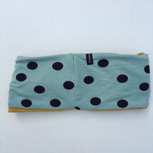 Indlæs billede til gallerivisning Pige pandebånd med twist i mintfarvet jersey og prikker. Str.8-14 år - TrikkerDesign