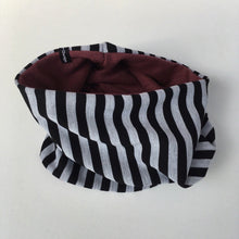 Indlæs billede til gallerivisning Unika halsedisse med striber og bordeaux jersey. - TrikkerDesign