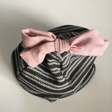 Indlæs billede til gallerivisning Børnehue med sølvglitter. Str.4-10 år - TrikkerDesign