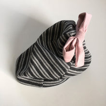 Indlæs billede til gallerivisning Børnehue med sølvglitter. Str.4-10 år - TrikkerDesign