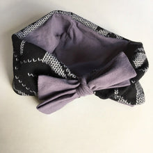 Indlæs billede til gallerivisning Pige pandebånd med sløjfe og snefnug. Str.6-14 år. - TrikkerDesign