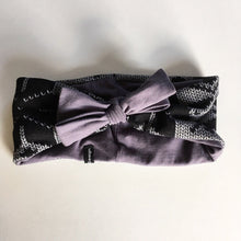 Indlæs billede til gallerivisning Pige pandebånd med sløjfe og snefnug. Str.6-14 år. - TrikkerDesign