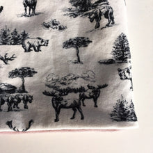 Indlæs billede til gallerivisning Børne hue med rosa sløjfe og dyre print. Str.4-10 år - TrikkerDesign