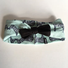 Indlæs billede til gallerivisning Pige pandebånd med kyssende zebraer og sløjfe. Str.6-12 år - TrikkerDesign
