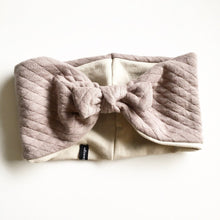 Indlæs billede til gallerivisning Pige Pandebånd I beige Isoli og jersey. Str.6-10 år. - TrikkerDesign