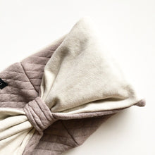 Indlæs billede til gallerivisning Pige Pandebånd I beige Isoli og jersey. Str.6-10 år. - TrikkerDesign