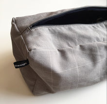 Indlæs billede til gallerivisning Toilettaske med tern - TrikkerDesign