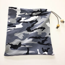 Indlæs billede til gallerivisning Øretelefon pose/ Tøjpose i army look - TrikkerDesign