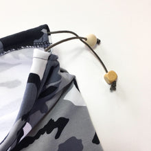 Indlæs billede til gallerivisning Øretelefon pose/ Tøjpose i army look - TrikkerDesign