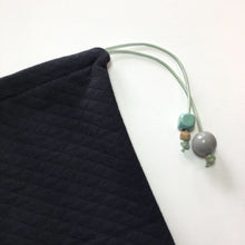 Indlæs billede til gallerivisning Øretelefon pose/ Tøjpose i sort quilt - TrikkerDesign