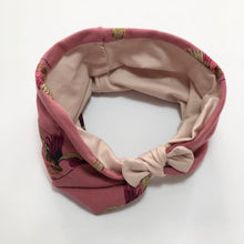 Indlæs billede til gallerivisning Pige Pandebånd med fugle og glimmer. Str. 8-14 år. - TrikkerDesign