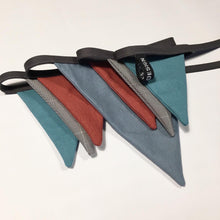 Indlæs billede til gallerivisning Flagranke med rust, blå og grå flag - TrikkerDesign