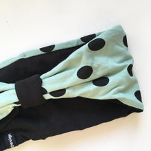 Indlæs billede til gallerivisning Pandebånd med mintfarvet jersey og sorte prikker