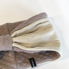 Indlæs billede til gallerivisning Pige Pandebånd i beige quilt med lys sandfarvet stretch str. 4-8 år. - TrikkerDesign