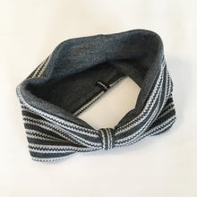 Indlæs billede til gallerivisning Pige Pandebånd med sølvtråd og lækker grå Stretch str. 8-14 år - TrikkerDesign