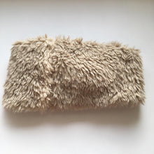 Indlæs billede til gallerivisning Pandebånd i nude fake fur med grøn Stretch