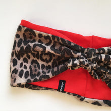 Indlæs billede til gallerivisning Pandebånd i leopard strik og rød jersey.