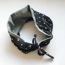 Indlæs billede til gallerivisning Pandebånd i prikket jersey med aftagelig sløjfe
