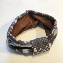 Indlæs billede til gallerivisning Pige pandebånd i digitalprint og med moccafarvet jersey på bagsiden str.4-6 år.