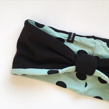 Indlæs billede til gallerivisning Pandebånd med mintfarvet jersey og sorte prikker