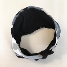 Indlæs billede til gallerivisning Pige pandebånd i army look og med sort sløjfe str. 8-14 år. - TrikkerDesign