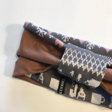 Indlæs billede til gallerivisning Pige pandebånd i digitalprint og med moccafarvet jersey på bagsiden str.4-6 år.