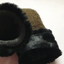 Indlæs billede til gallerivisning Luffer i sort lammeskind/army teddy fleece og kanin pels.