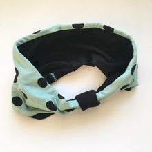 Indlæs billede til gallerivisning Pandebånd med mintfarvet jersey og sorte prikker