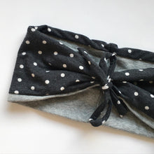 Indlæs billede til gallerivisning Pandebånd i prikket jersey med aftagelig sløjfe