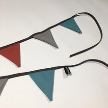 Indlæs billede til gallerivisning Flagranke med rust, blå og grå flag - TrikkerDesign