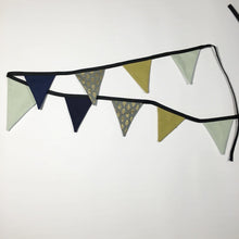 Indlæs billede til gallerivisning Flagranke med karry, blå, mint og støvet grøn - TrikkerDesign