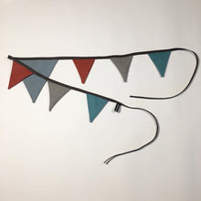 Indlæs billede til gallerivisning Flagranke med rust, blå og grå flag - TrikkerDesign