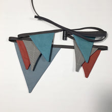 Indlæs billede til gallerivisning Flagranke med rust, blå og grå flag - TrikkerDesign