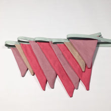 Indlæs billede til gallerivisning Flagranke med lyserøde flag - TrikkerDesign