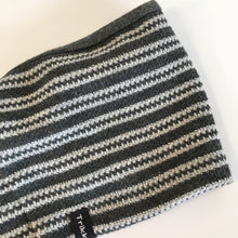 Indlæs billede til gallerivisning Pige Pandebånd med sølvtråd og lækker grå Stretch str. 8-14 år - TrikkerDesign