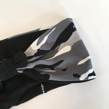 Indlæs billede til gallerivisning Pige pandebånd i army look og med sort sløjfe str. 8-14 år. - TrikkerDesign